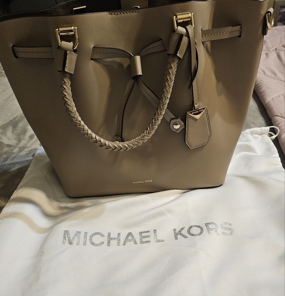 Like New Beautiful Michael Kors - Picture 1 of 5
